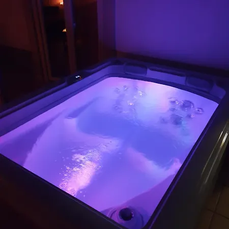 Charming Luz House - T2 With Jacuzzi דירה טאווירה